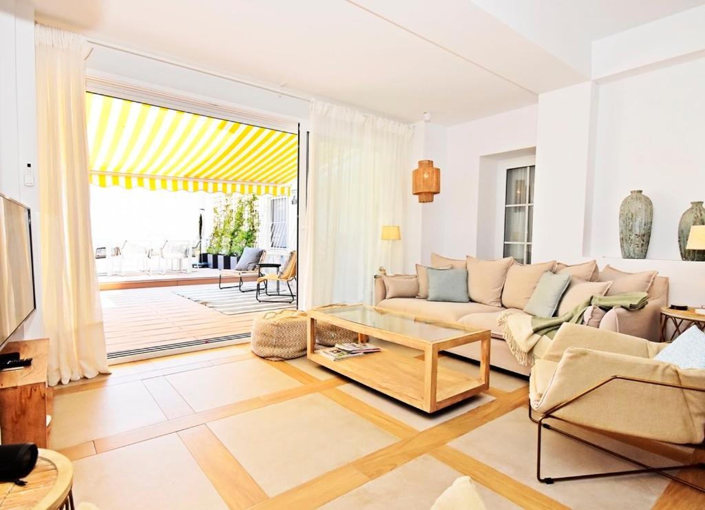 Apartment 70sqm Private Terrace In Front Of The Sea & 107sqm Brand New